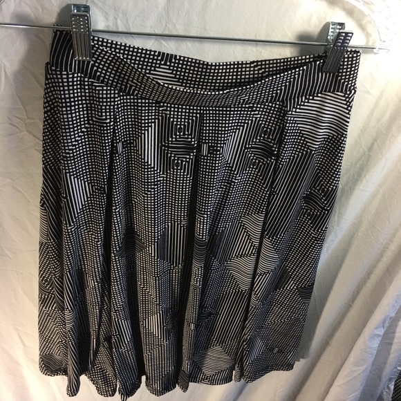LuLaRoe Skirt.  Size XS - Picture 6 of 7